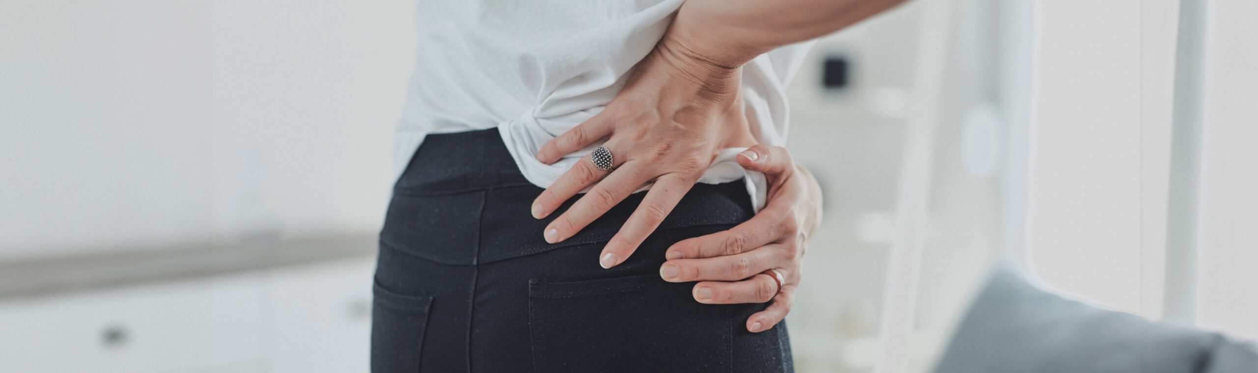 photo de patiente avec douleur des fesses après une prothèse de la hanche