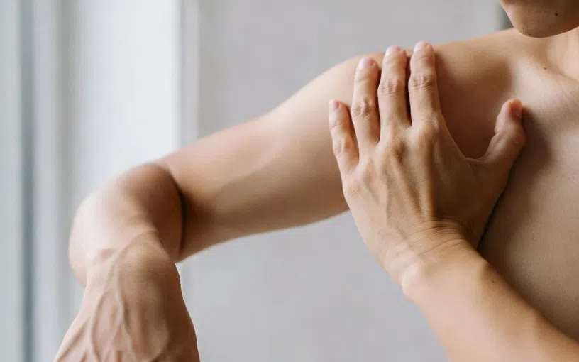 Douleur à l’épaule irradiant dans le bras chez un patient